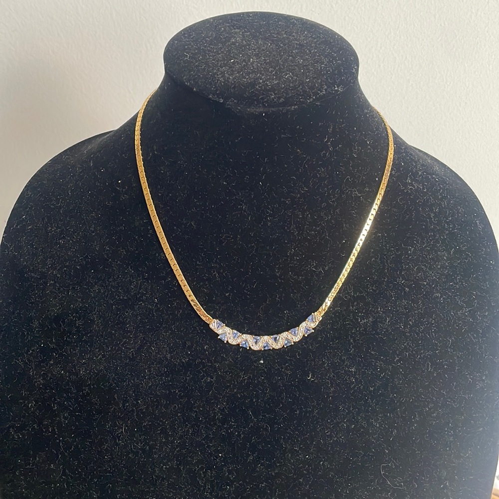 NECKLACE WITH GEMS